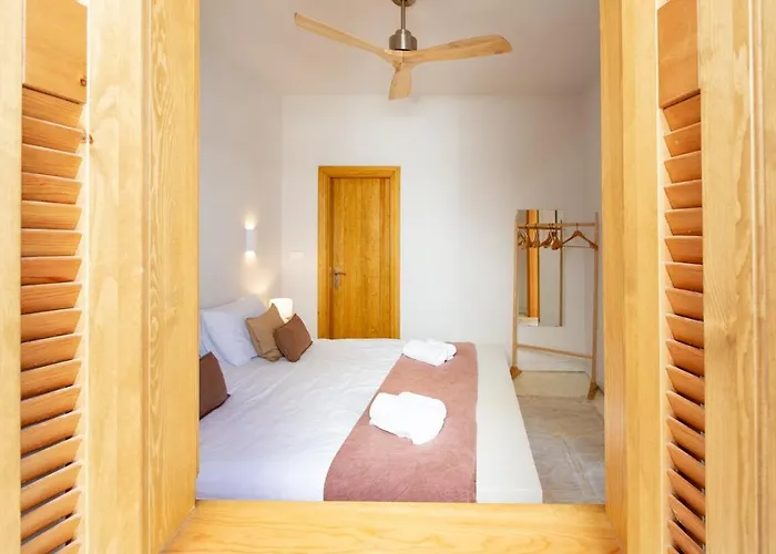 Two Beautiful & 1 Large Patio *